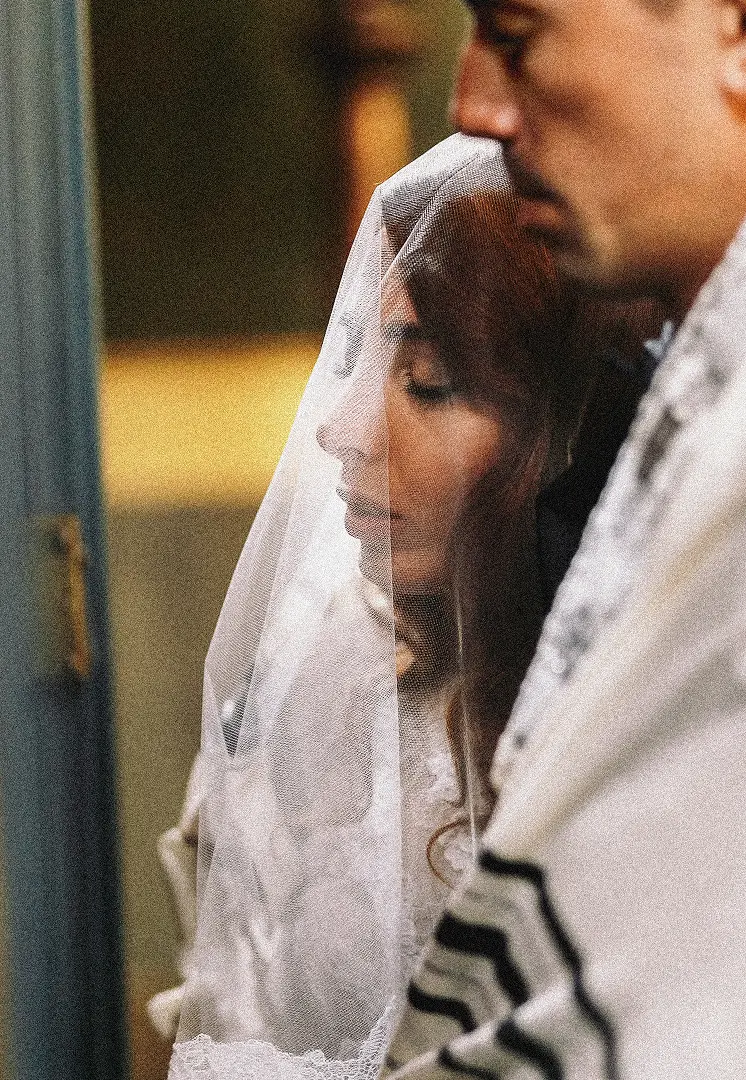 Expert Jewish matchmaker providing personalized dating advice to a single in Australia